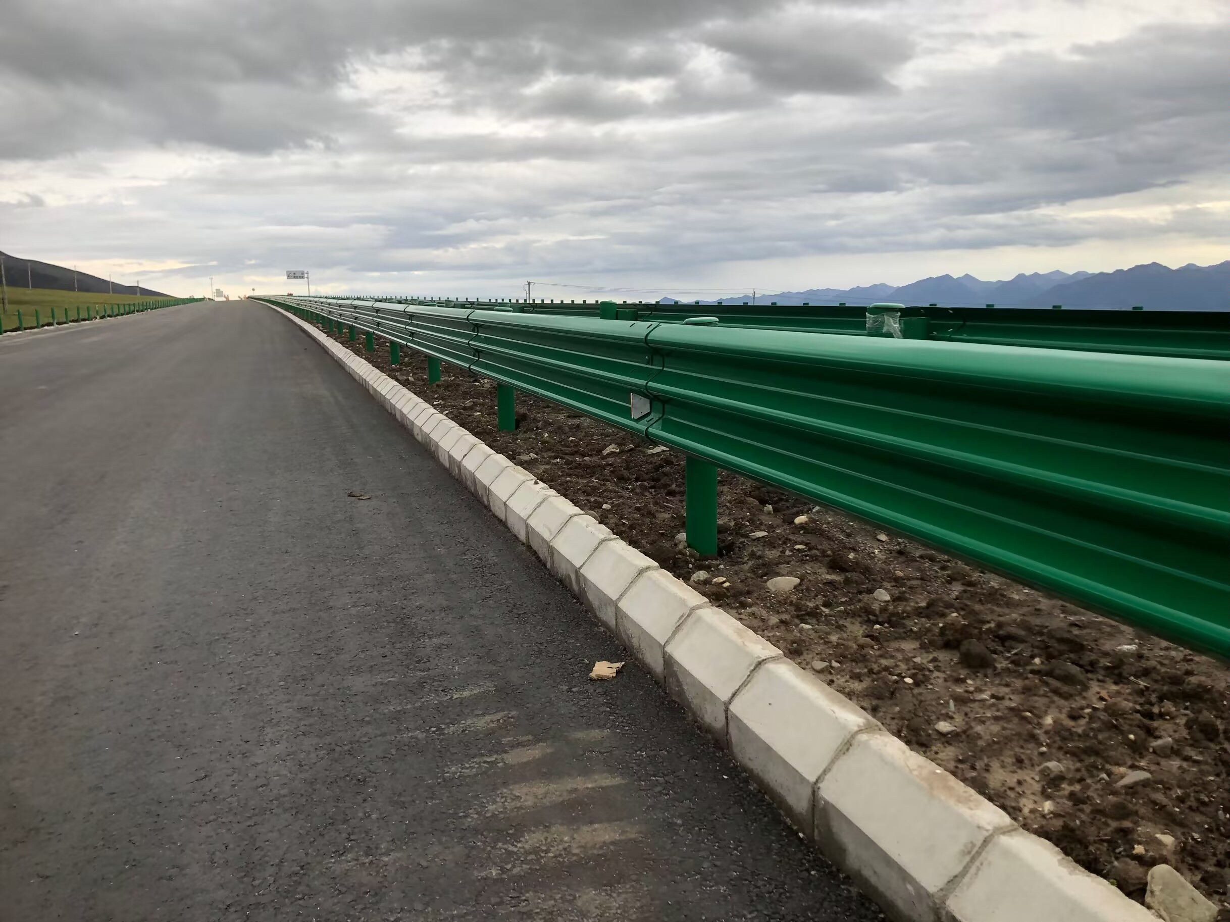 襄阳市乡村公路波形护栏波形护栏立柱 - 方案